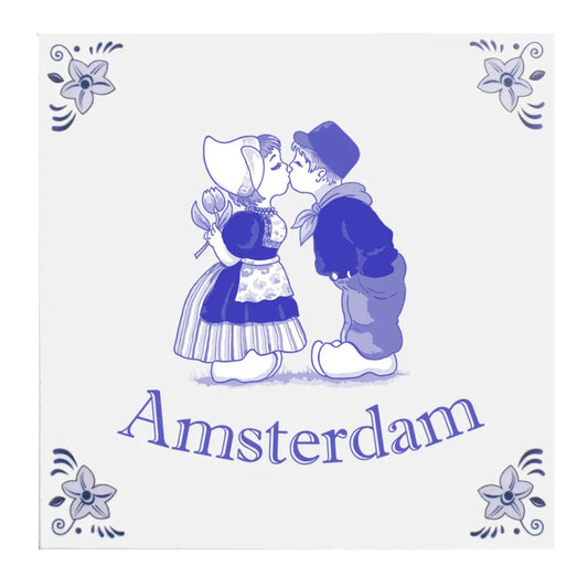 Delft Blue ceramic tile with kissing couple Amsterdam design 15x15 cm